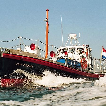 Reddingsboot Harlingen Boat Hotel Esterno foto