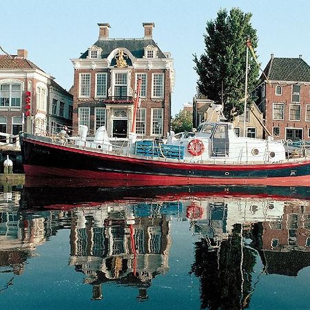 Reddingsboot Harlingen Boat Hotel Esterno foto