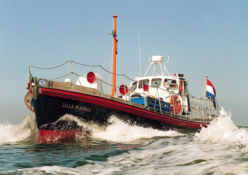 Reddingsboot Harlingen Boat Hotel Esterno foto